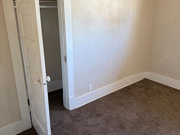 5th image of 820 E 10th St