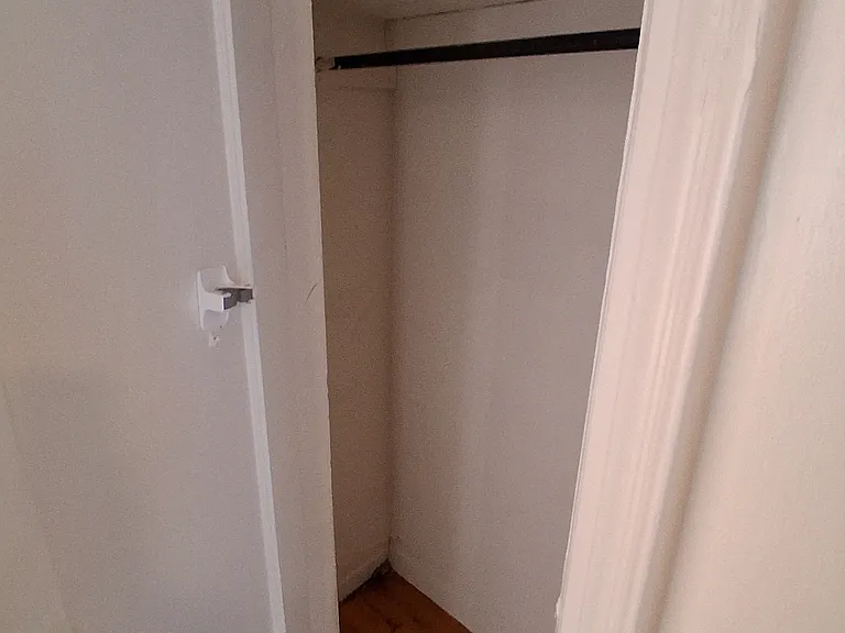 438 52nd St #B10 — Photo 6