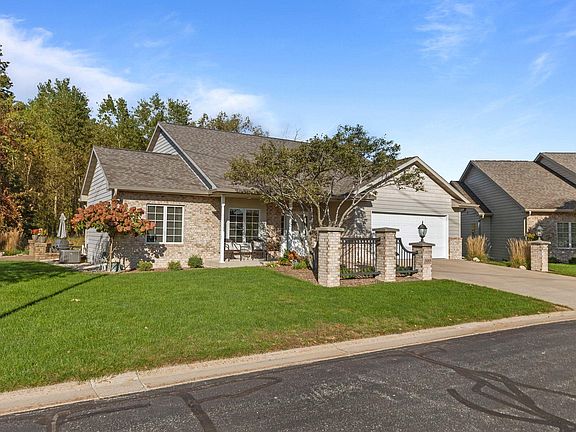 3rd image of 3889 N Crosscreek Cir