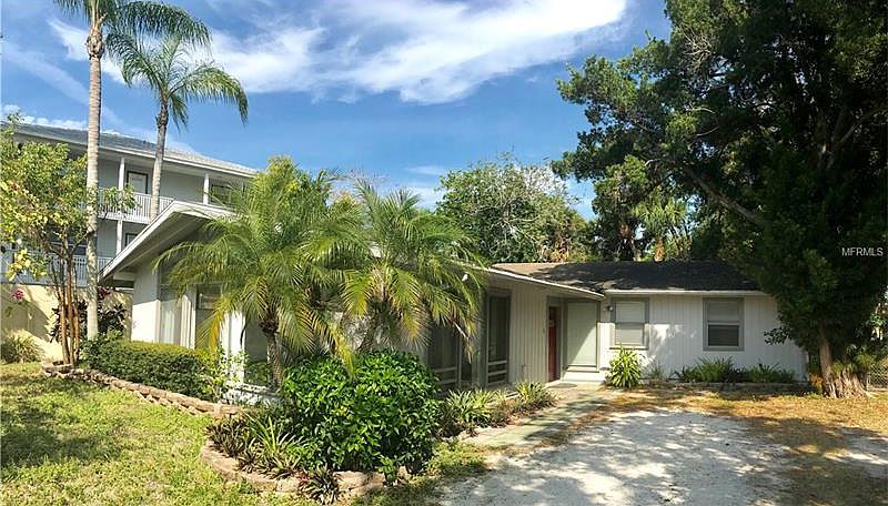 1st image of 653 Avenida Del Norte