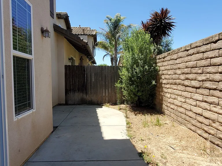 1715 Bilbao Dr — Photo 40