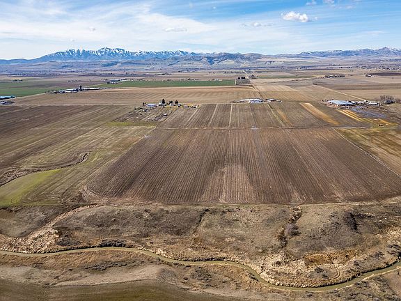 3rd image of 1250 N Main