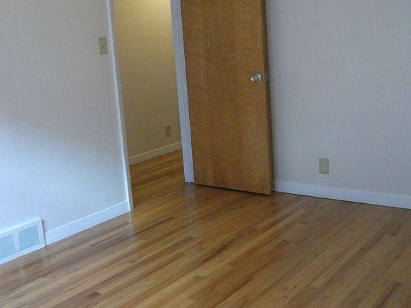 5th image of 1701 Meadowbrook Dr APT 1