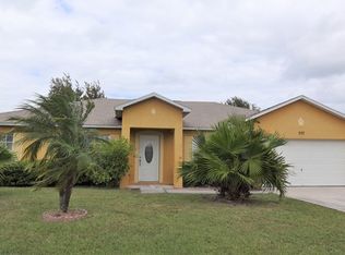 557 SW Ray Ave, Pt Saint Lucie, FL 34983
