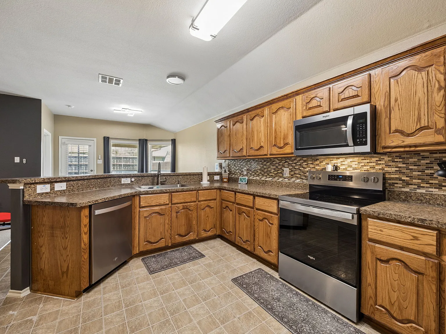 3 bed, 1633 sqft, $1,850 — Photo 3