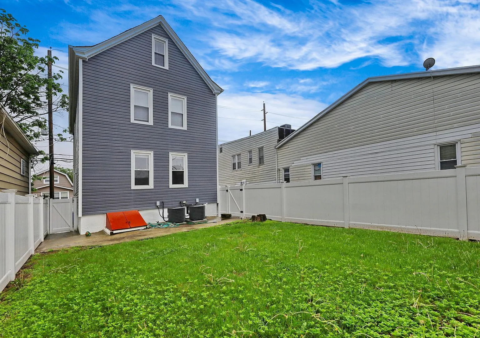 120 Center Street — Photo 4
