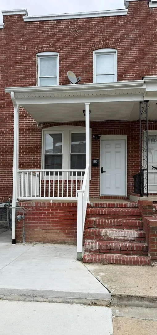 529 S Longwood St $550 Private Room (Shared Bath) — Photo 1