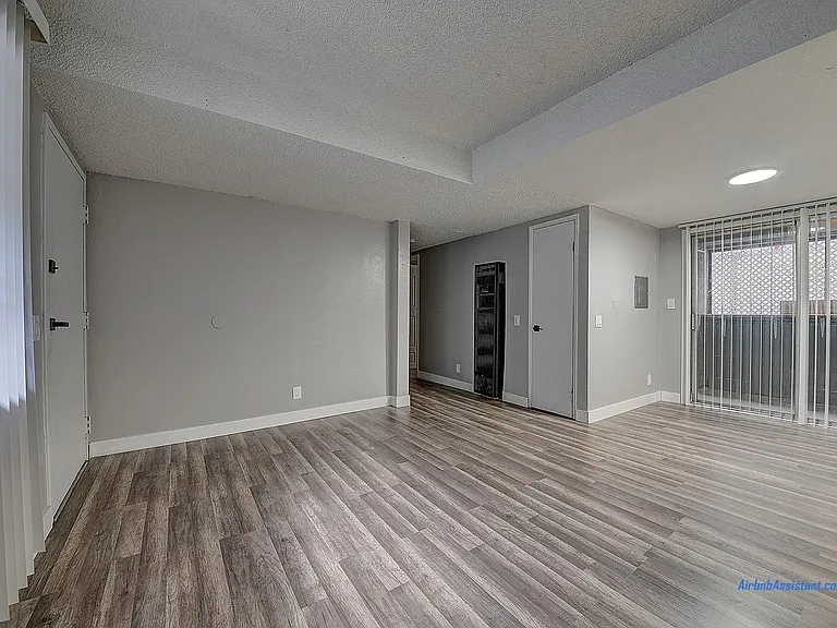 5524-5526 Atlantic Avenue — Photo 10