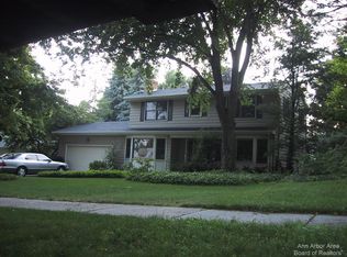 2901 Bonita Cir, East Lansing, MI 48823