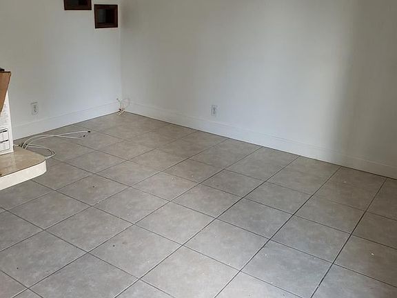 4th image of 2035 Edgewater Dr APT 7