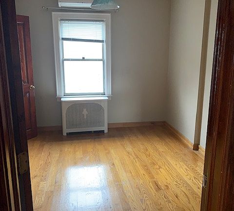 4th image of 64-11 Ellwell Cres #2