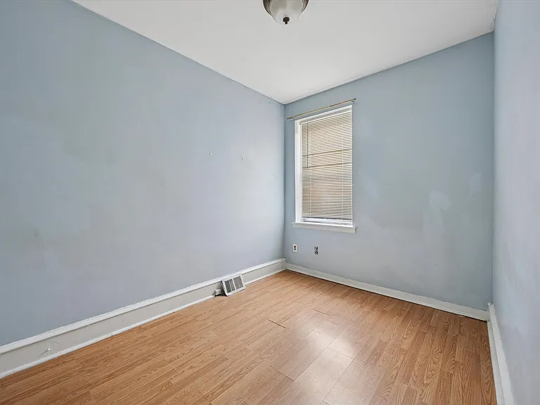 1320 S Newkirk St — Photo 17