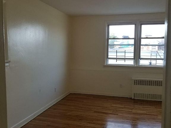 4th image of 339 Warburton Ave