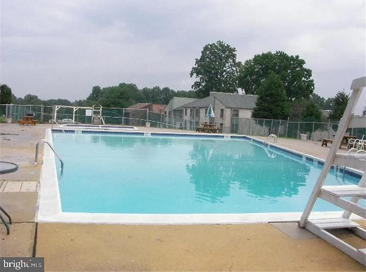 1 bed, 1.0 bath, 625 sqft, $1,215 — Photo 2