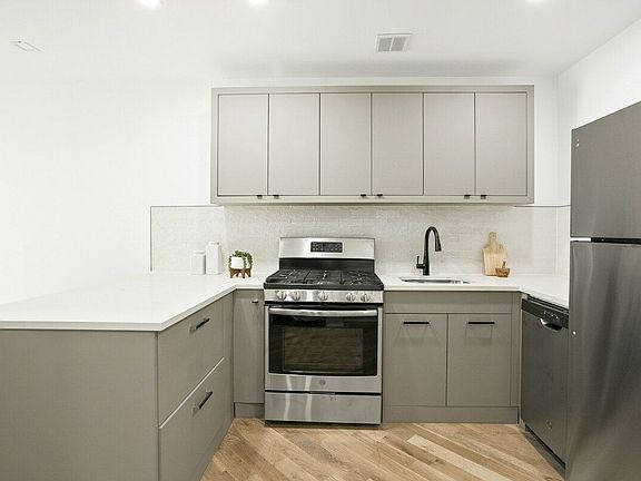 4th image of 571 Lafayette Ave #2A