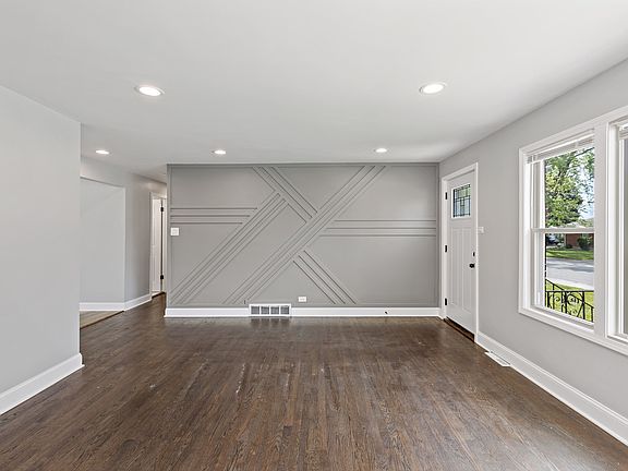 3rd image of 715 E 163rd Pl