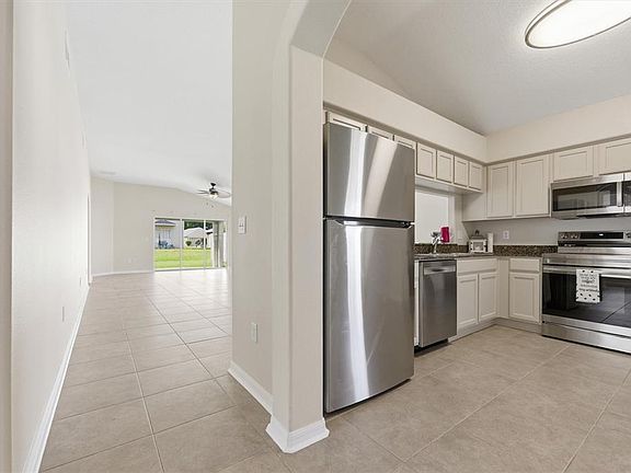 5th image of 25831 Syme Ct
