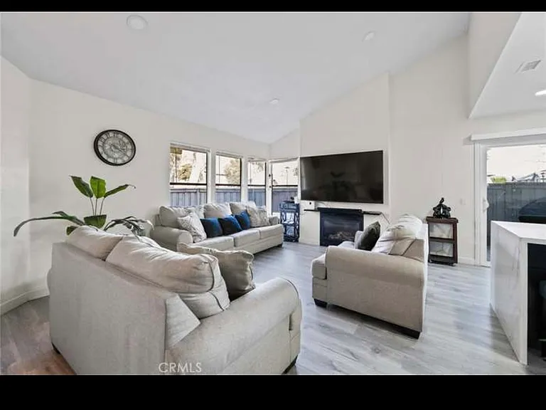 1380 W 48th St #74 — Photo 2