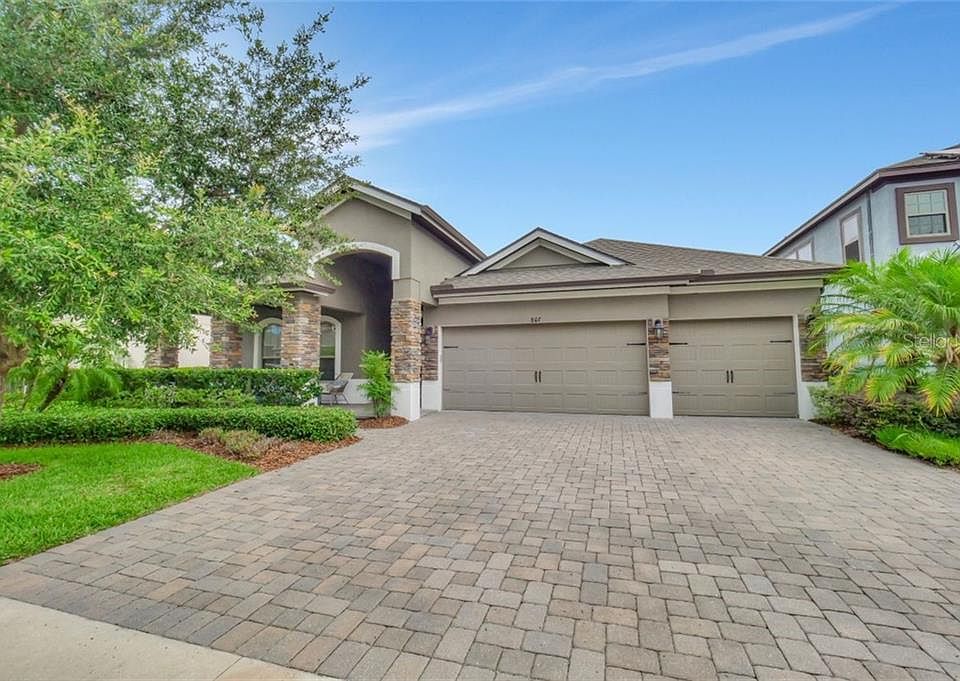1st image of 807 Sherbourne Cir