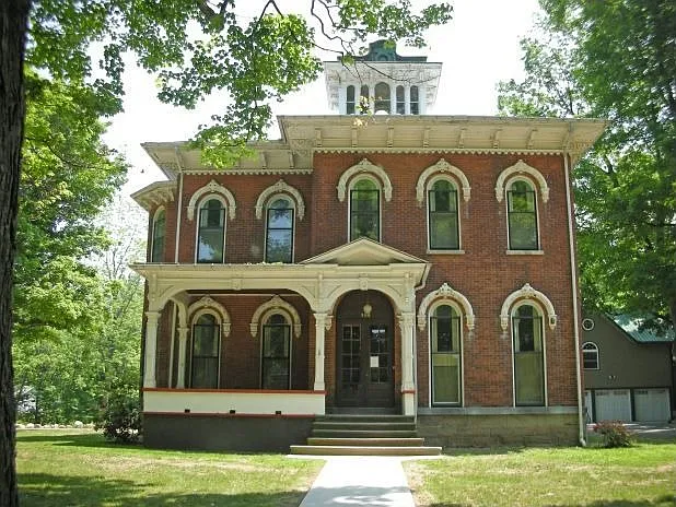 118 W Main St photo 1