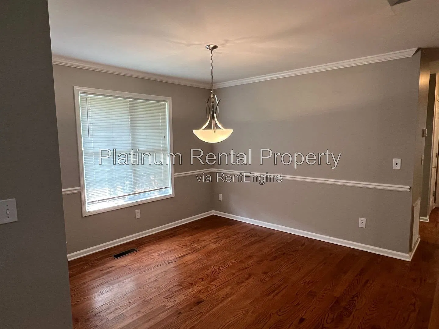 3 bed, 2.0 bath, 1600 sqft, $2,100 — Photo 3