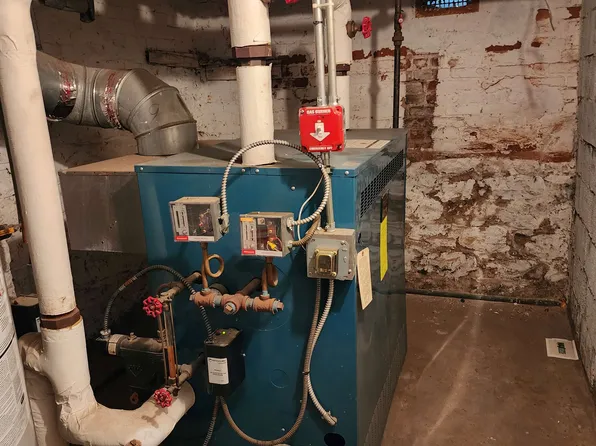 414 Onderdonk Avenue image 8 of 15