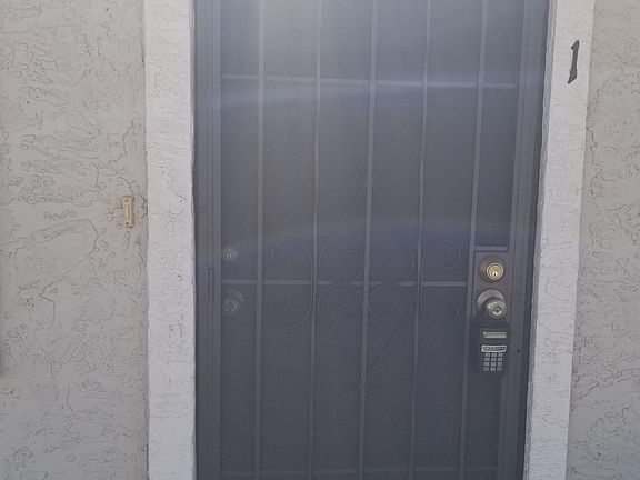 2nd image of 925 E Fairmount Ave #1