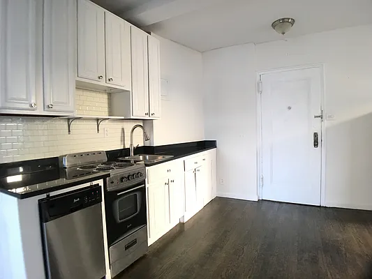 Rented by Bohemia Realty Group | media 7