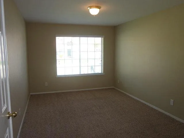 5551 W Menlo Ave — Photo 12