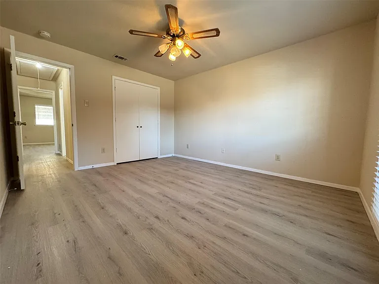 528 Post Oak Ln — Photo 15
