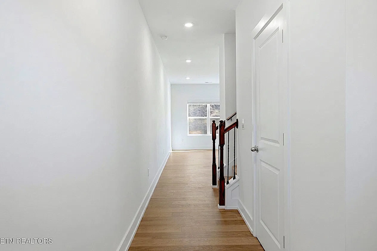 4 bed, 2.5 bath, 1554 sqft, $2,450 — Photo 3