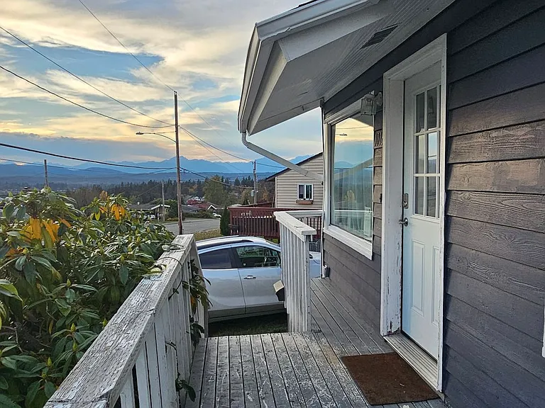 1018 Callahan Drive — Photo 1