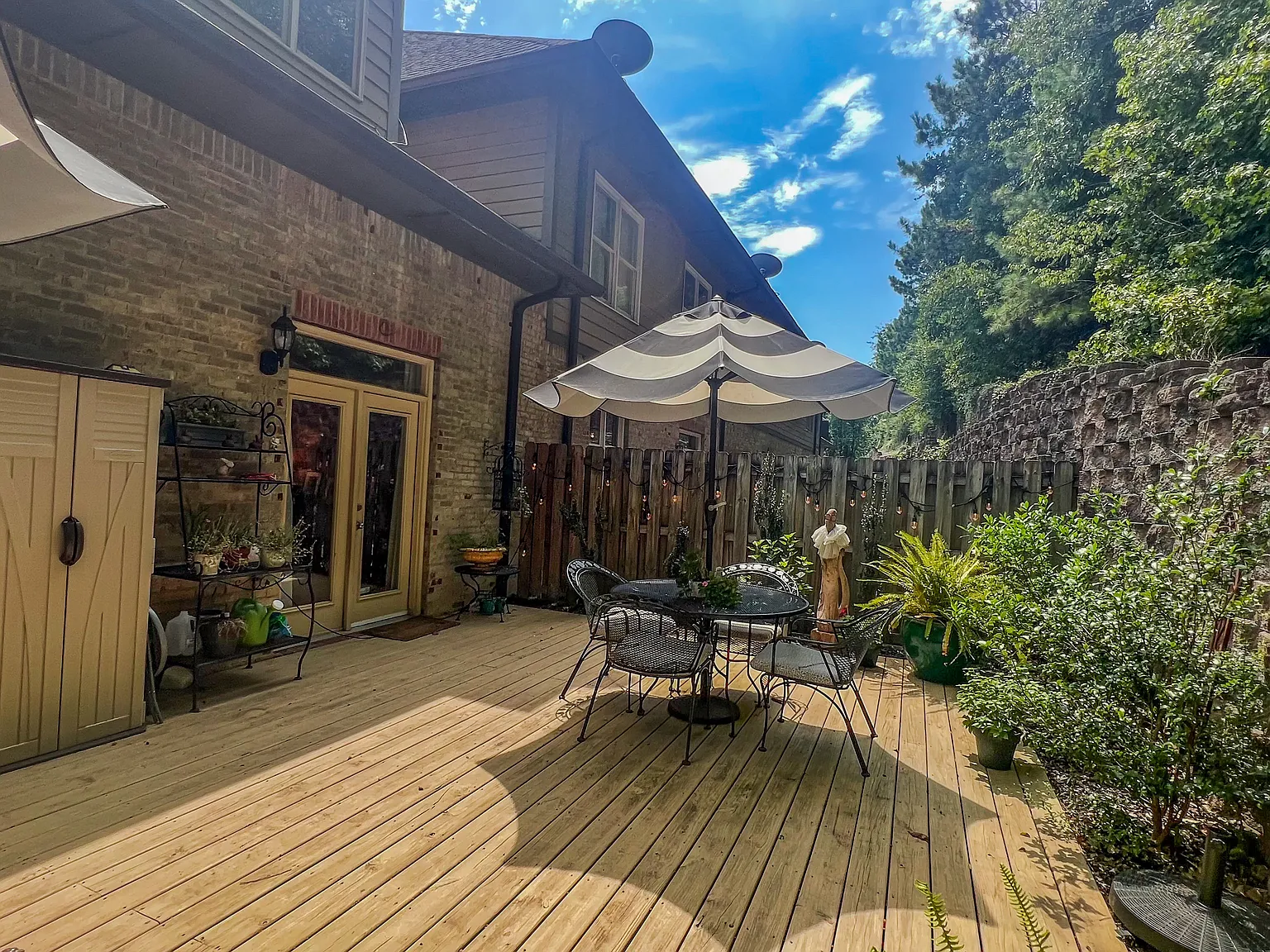 3 bed, 2083 sqft, $2,300 — Photo 4