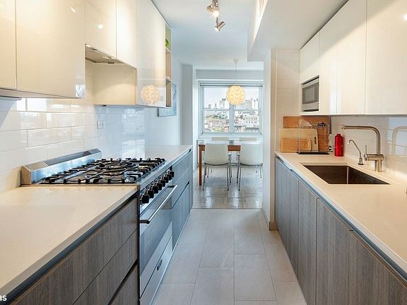 4th image of 2 Charlton St APT 11G