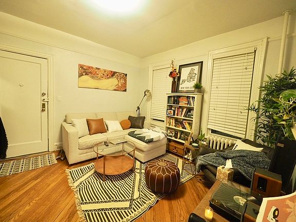 2nd image of 4-33 27th Ave #2DD