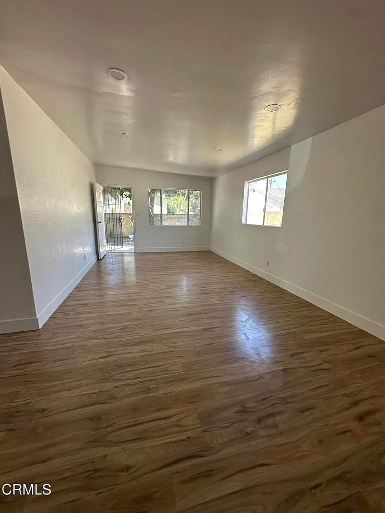 3 bed, 1.0 bath, 890 sqft, $2,995 — Photo 2