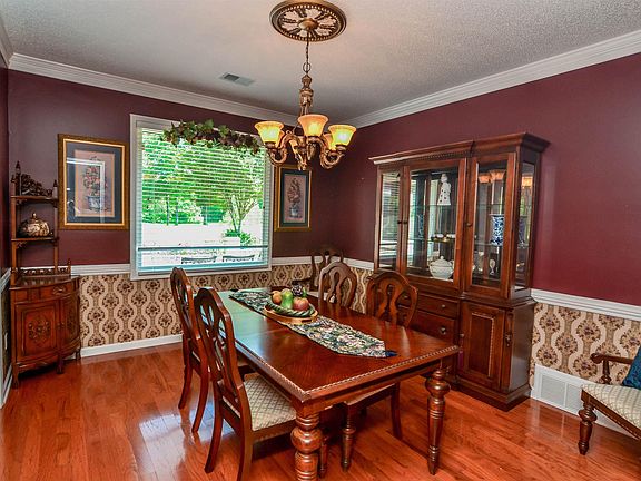 4th image of 7488 Wintergreen Ln