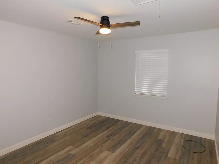 208 Cedar Ridge Ln — Photo 9