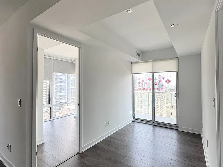 501 Yonge St #1905 — Photo 18