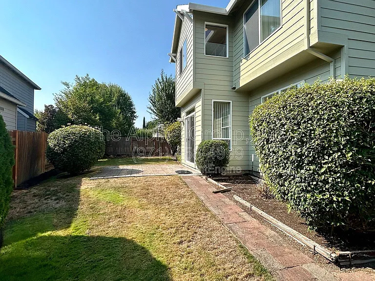 351 NW Kotrik Pl — Photo 40