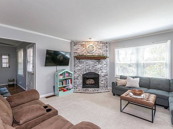 4th image of 3772 Dicksonia Dr