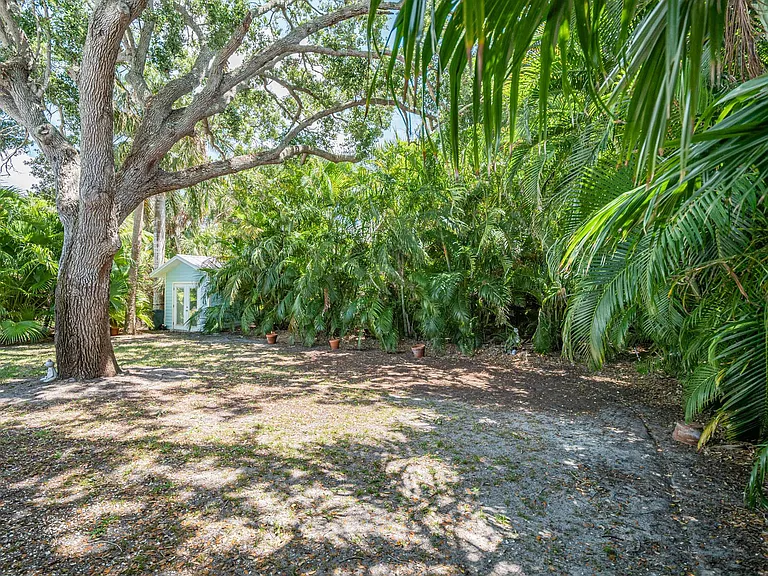 1075 Morningside Dr — Photo 40
