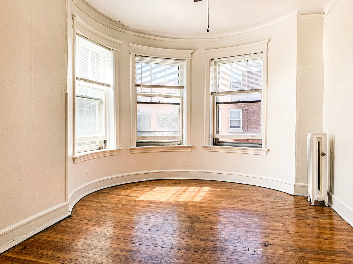 Floor plan 2 Bed / 1 Bath + Den