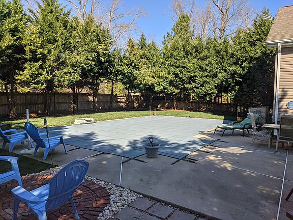 3rd image of 5320 Hillside Way