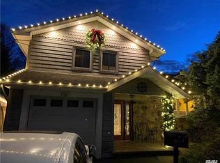 164 Country Village Ln, East Islip, NY 11730