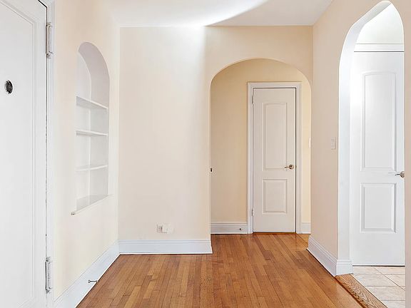 5th image of 40 Clarkson Ave APT 6L