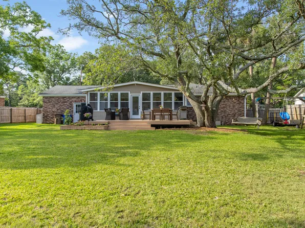 689 Port Cir, Charleston, SC 29412