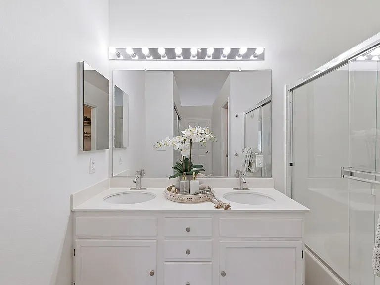 6349 Holly Gillingham Ln — Photo 12