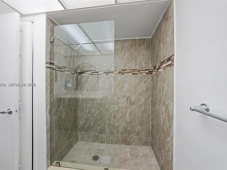 200 Lakeview Dr #101 — Photo 26