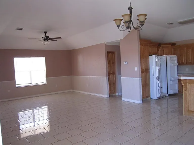 4433 Kemper St — Photo 5